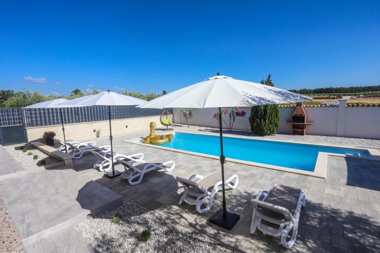 Apartment Nina With Private Pool Nova Vas  Exterior photo